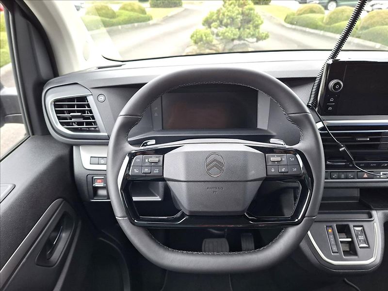 Citroën SpaceTourer 2,0 BlueHDi 180 EAT8 SHINE XL - fotka 20 z 36