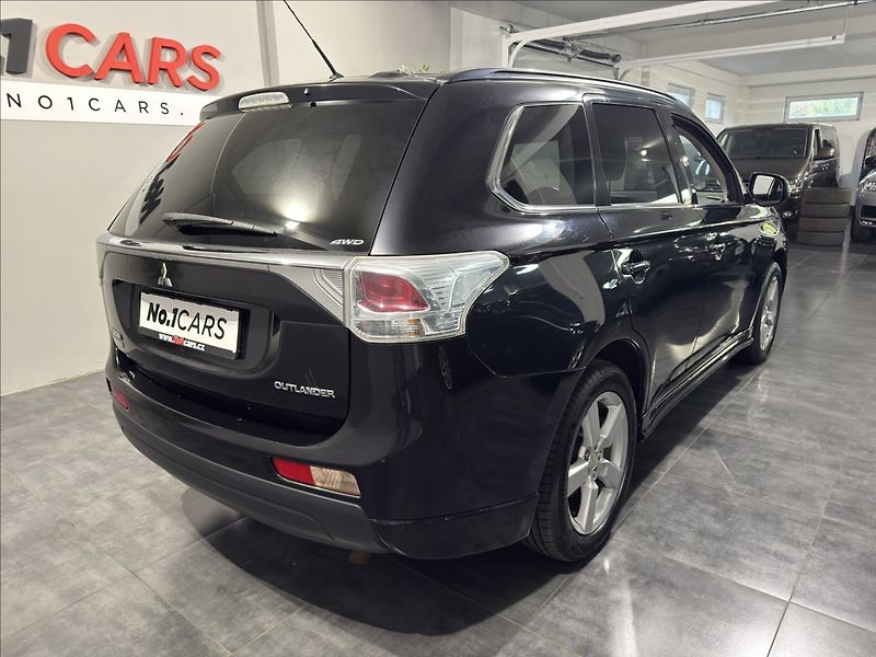 Mitsubishi Outlander 2,3   DI-D 4X4 7MÍST SPORT TZ - fotka 5 z 39