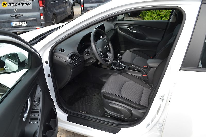 Hyundai i30 WG 1,5I MT SMART FAMILY NAVI - fotka 18 z 45