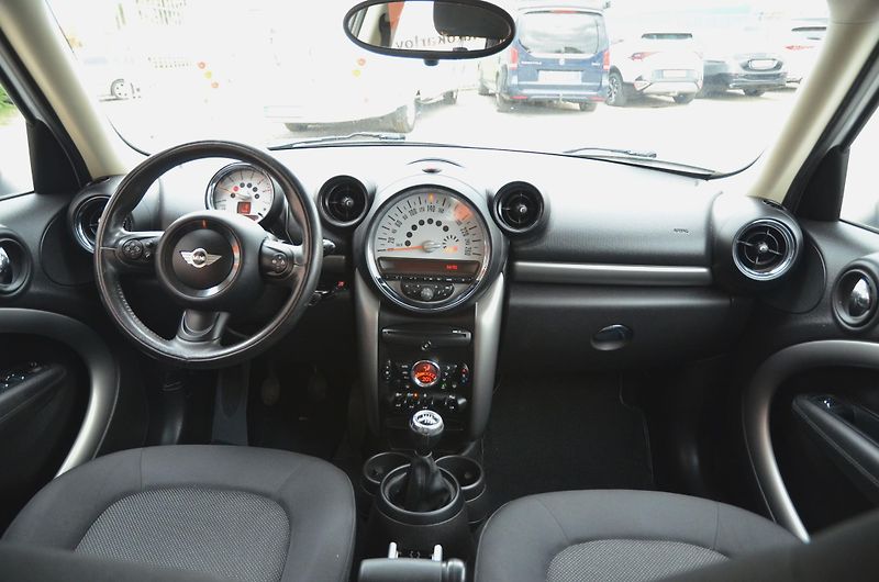 Mini Countryman (2013) 1.6D 66kW / STK 03/2028 - fotka 17 z 29