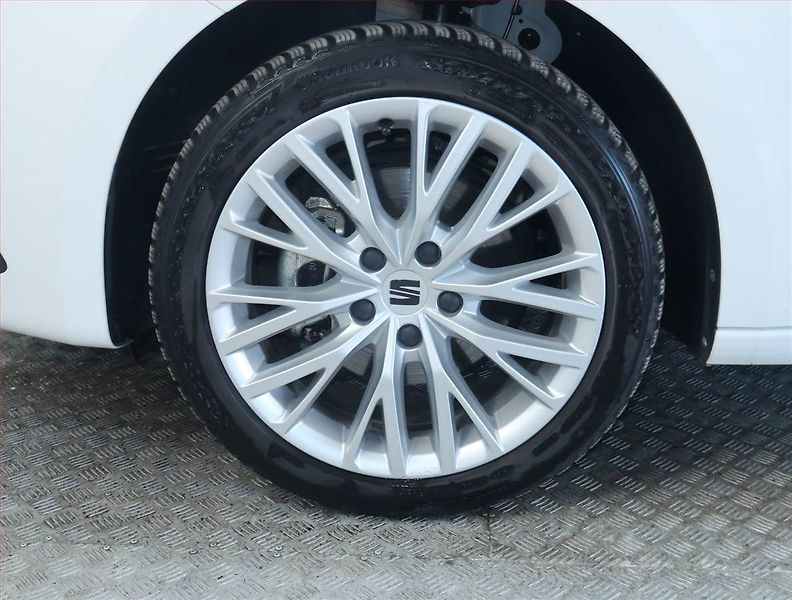 Seat Leon (2025) 1.5 TSI - fotka 15 z 19
