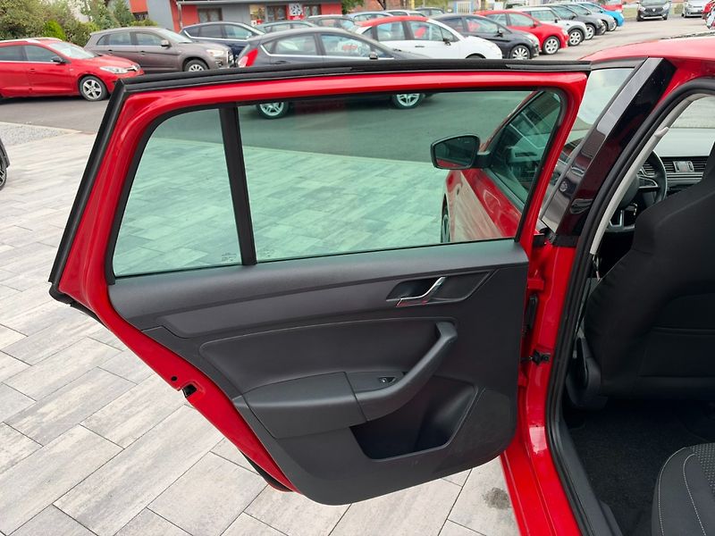 Škoda Rapid (2014) Spaceback 1.2 TSI StylePlus - fotka 12 z 31