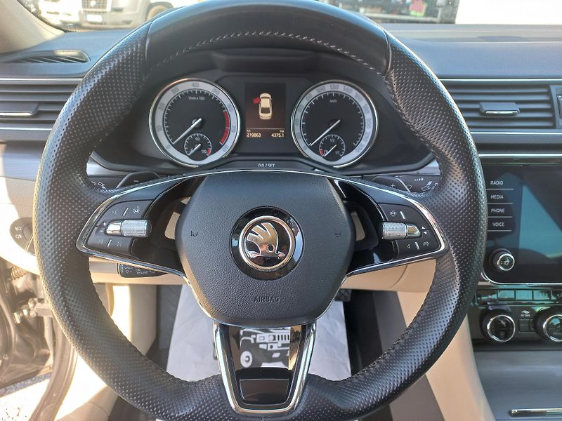 Škoda Superb (2021) 2.0TSi 140kW DSG ČR DPH  - fotka 15 z 19