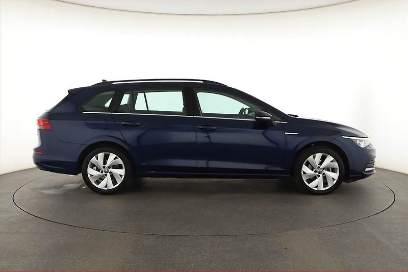 Volkswagen Golf (2023) Style 1.5 TSI - fotka 6 z 20