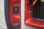 Pro odjišťování dveří slouží elektrické zámky
