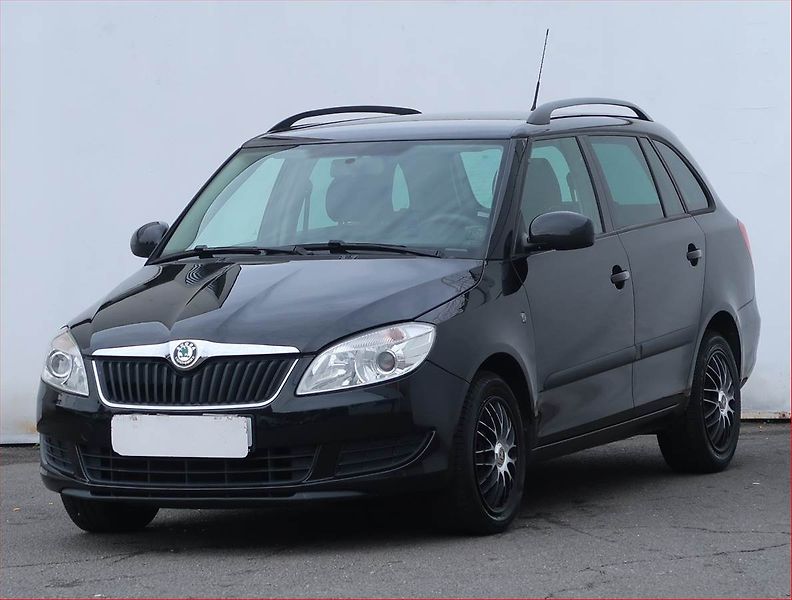 Škoda Fabia (2010) Ambition 1.2 TSI, Tempomat - fotka 2 z 16