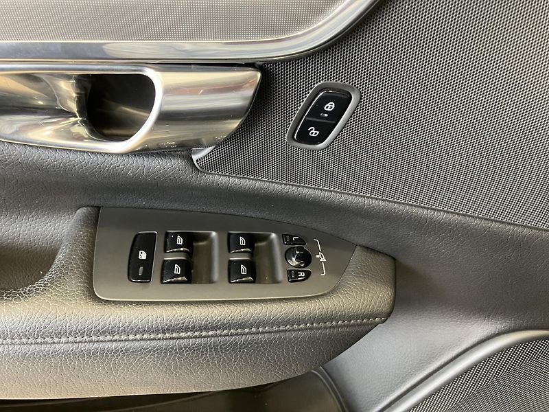 Volvo V90 B4 AWD Momentum PRO AT8, ČR - fotka 20 z 42