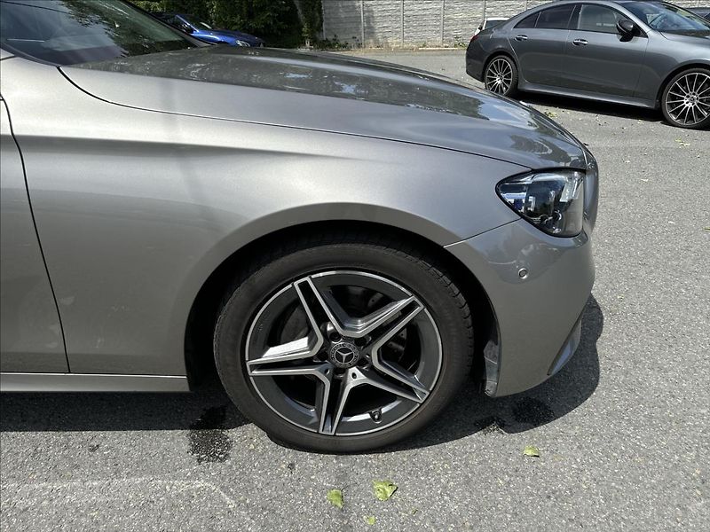 Mercedes-Benz Třídy E E 220d 4MATIC AMG Style - fotka 16 z 16