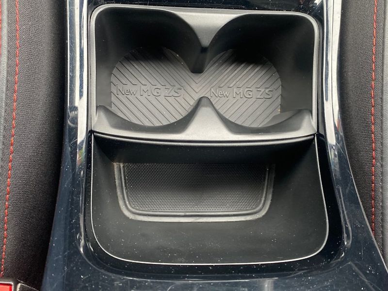 MG ZS (2023) 1,0 T. Exclusive (82kW) Aut. - fotka 26 z 33
