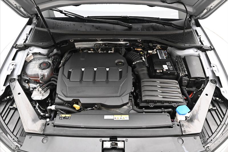 Volkswagen Passat 2,0 TDI 110 kW DSG Business Zá - fotka 9 z 31