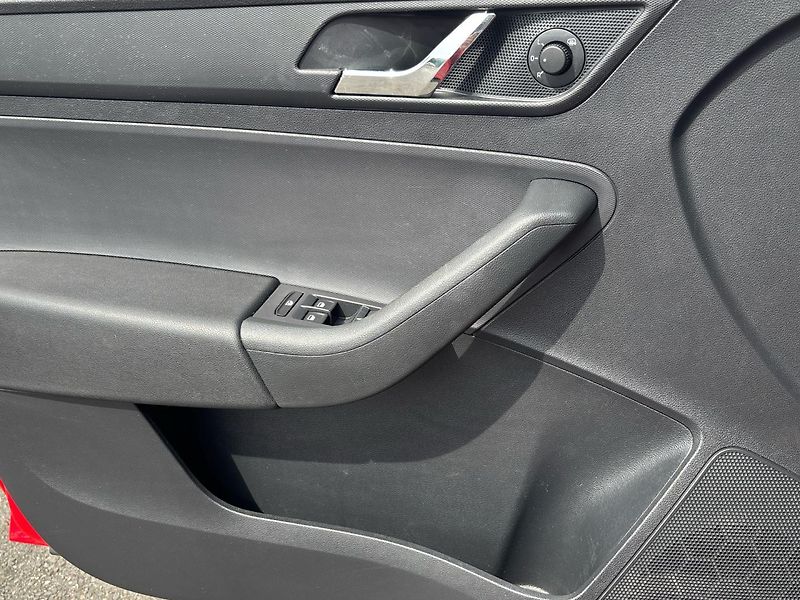 Škoda Rapid ELEGANCE - fotka 13 z 25