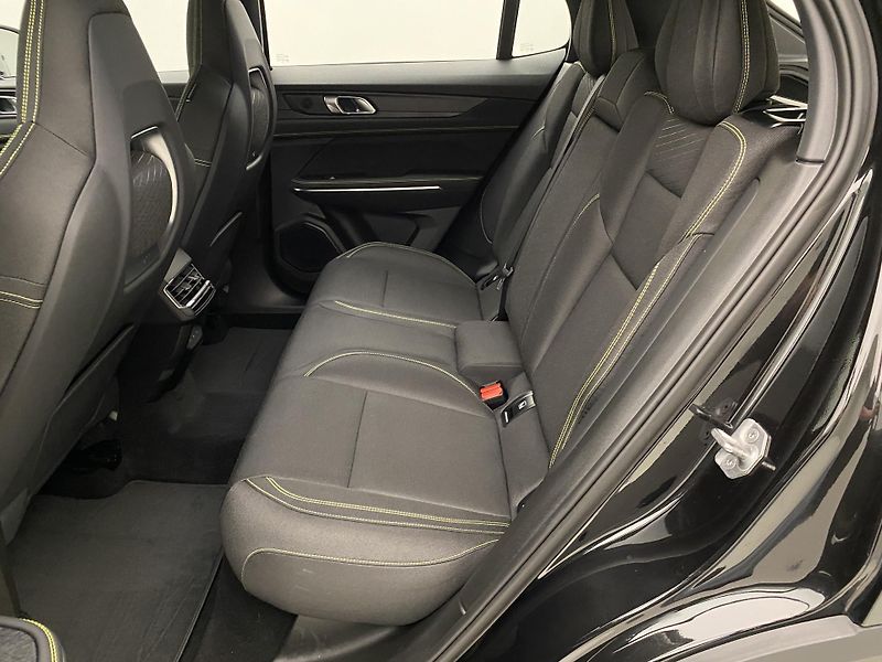 Lynk & Co 01 (2025) CORE PHEV AUT CZ 1.maj - fotka 4 z 96