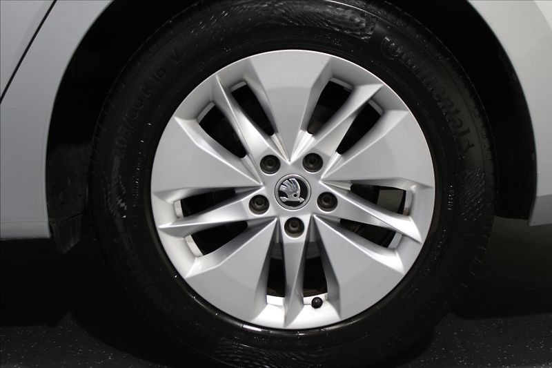 Škoda Octavia 2,0 TDI Ambition 1.majitel CZ - fotka 31 z 32
