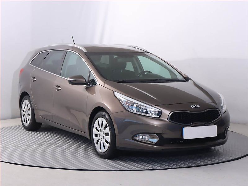 Kia Ceed (2015) 1.6 GDI, Serv.kniha, Tempomat - fotografie inzerátu