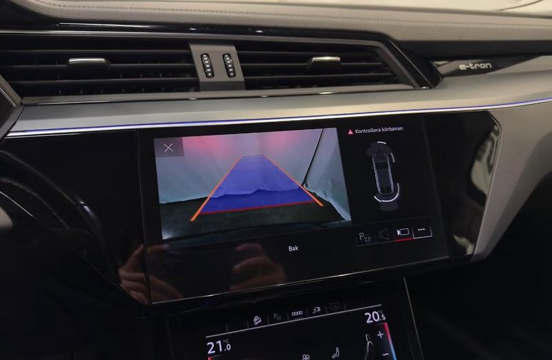 Audi Q8 e-tron 55 Sportback Q SoH 93% Kam LED - fotka 16 z 25