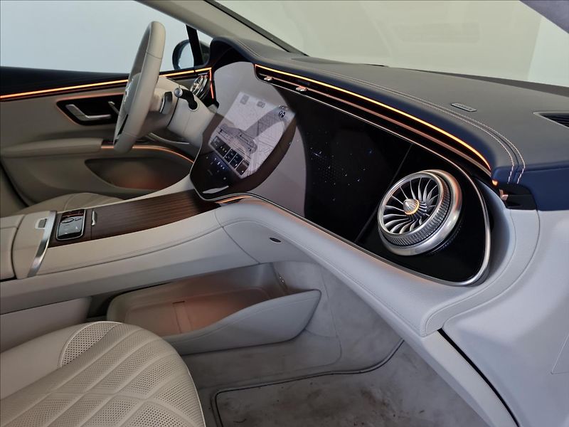 Mercedes-Benz EQS 580 4MATIC AMG Line - fotka 17 z 23