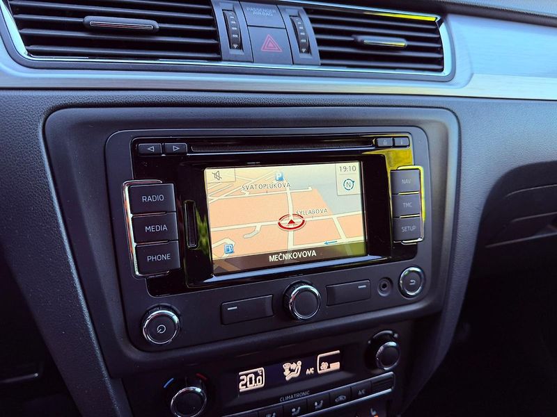 Škoda Rapid 1.4 TSi Elegance DSG Spaceback - fotka 18 z 25