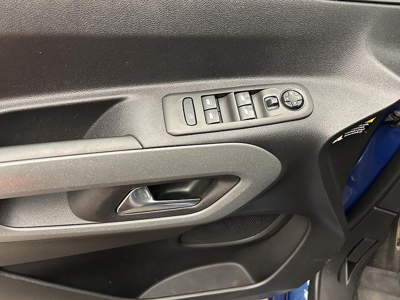 Citroën Berlingo 1.5 HDI XL SHINE EAT8 - fotka 15 z 21