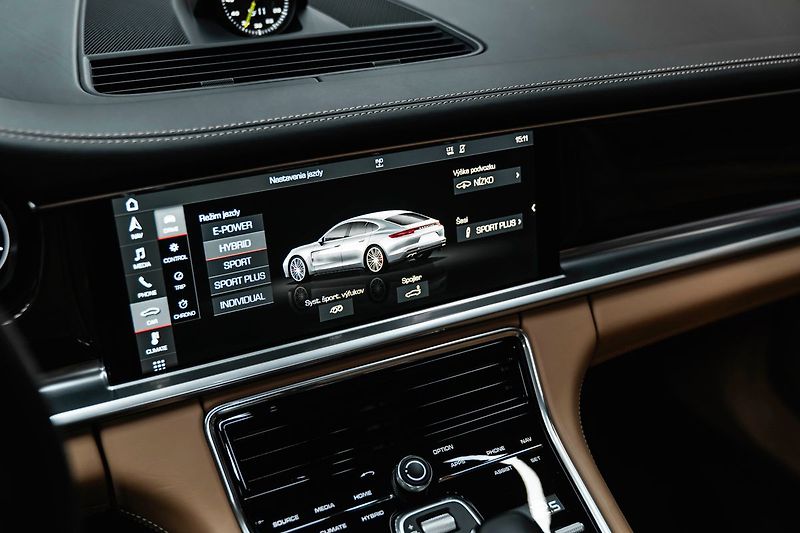 Porsche Panamera Turbo S E-hybrid, SportDesign, - fotka 8 z 25