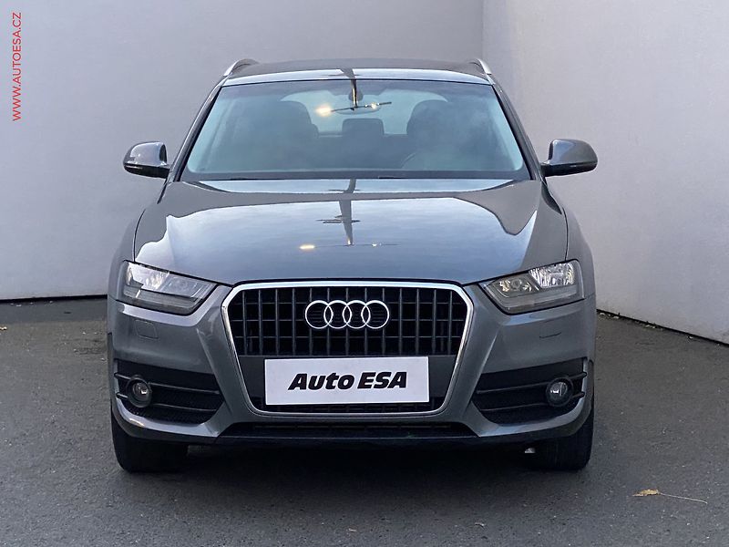 Audi Q3 (2013) 2.0 TDi, AC, výhřev sed. - fotka 2 z 16