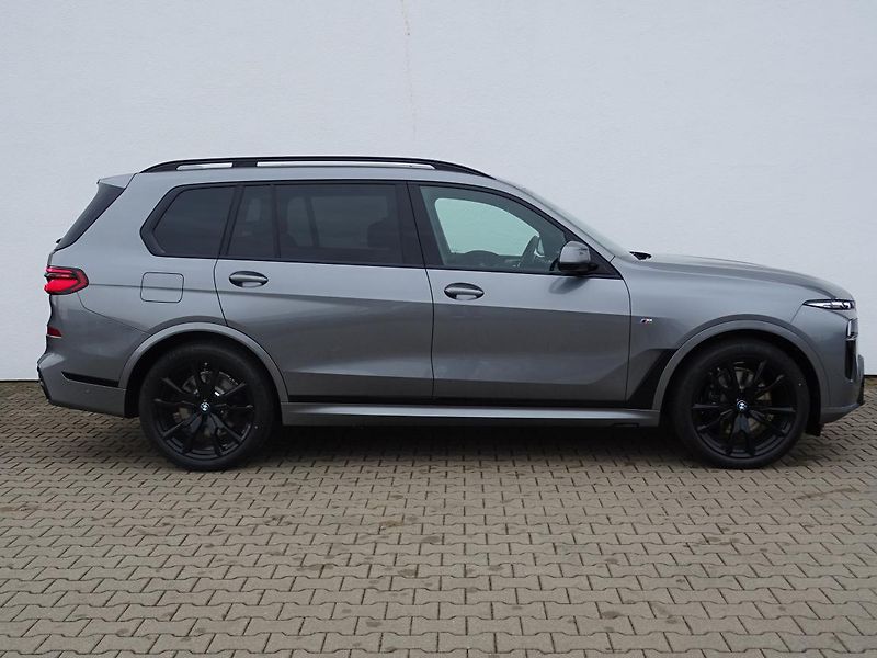 BMW X7 xDrive40d - fotka 5 z 7