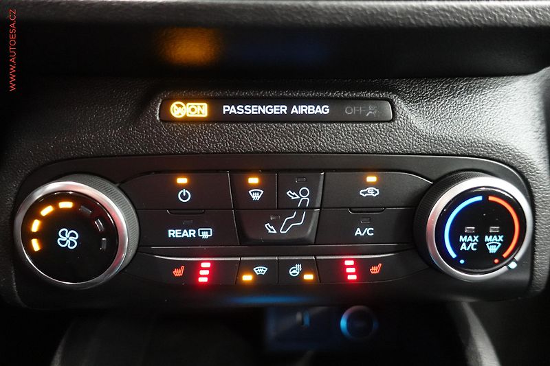 Ford Focus (2018) 1.5 TDCi, ČR, autoAC - fotka 18 z 22