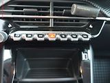 Peugeot 2008 (2020) 1.2 PT, 2.maj,ČR, AC, temp - náhled 16