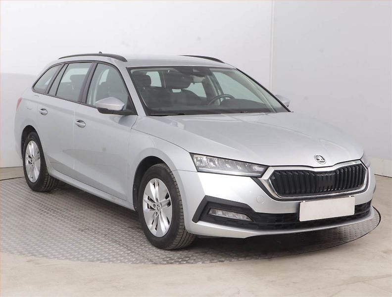 Škoda Octavia (2023) Ambition 2.0 TDI, ČR,1.maj - fotografie inzerátu