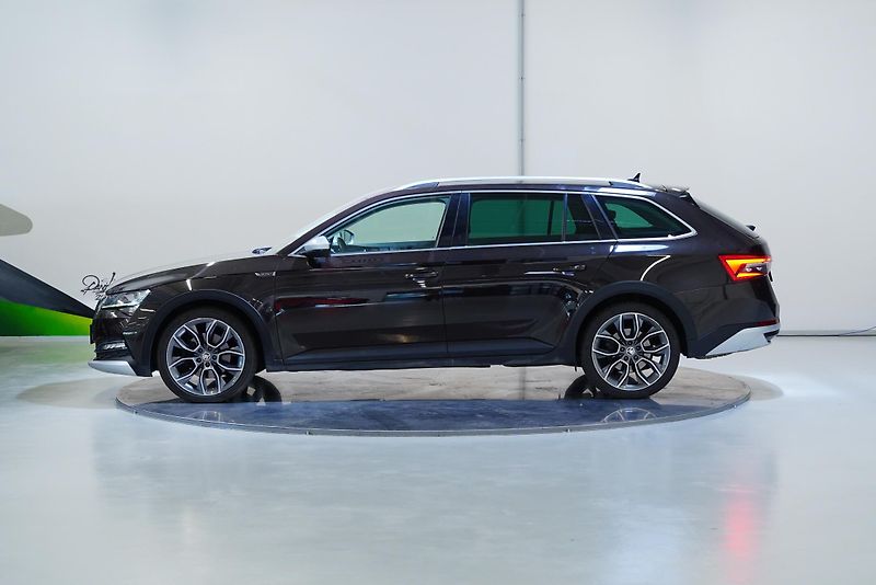 Škoda Superb - fotka 3 z 26