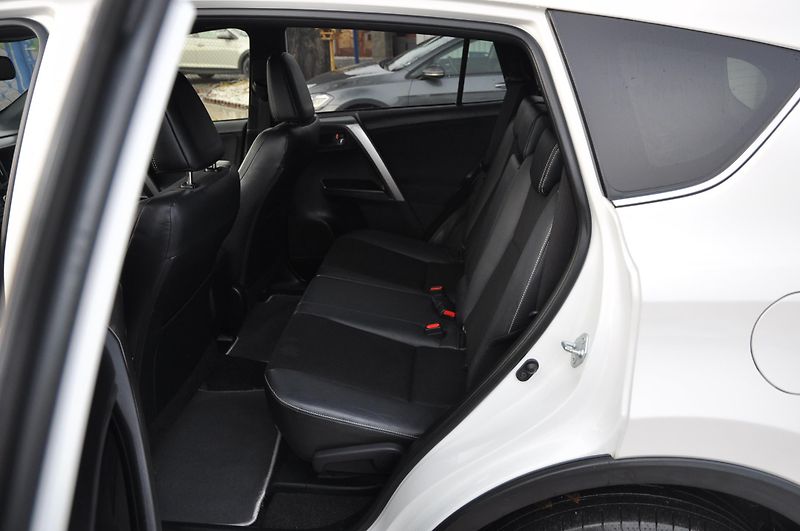 Toyota RAV4 2.0VVTi 112kW 4x4 Automat - fotka 8 z 22