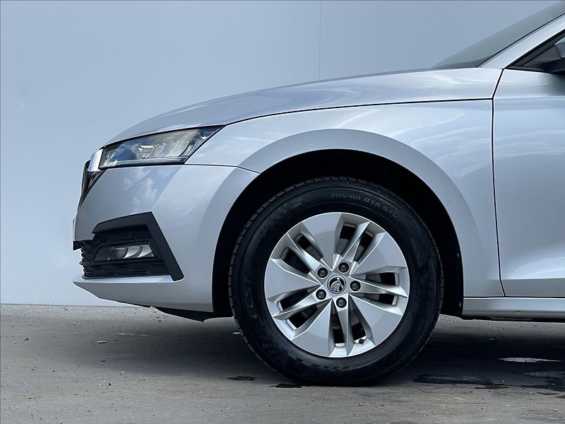 Škoda Octavia 2,0 TDI Combi Ambition Plus - fotka 20 z 24