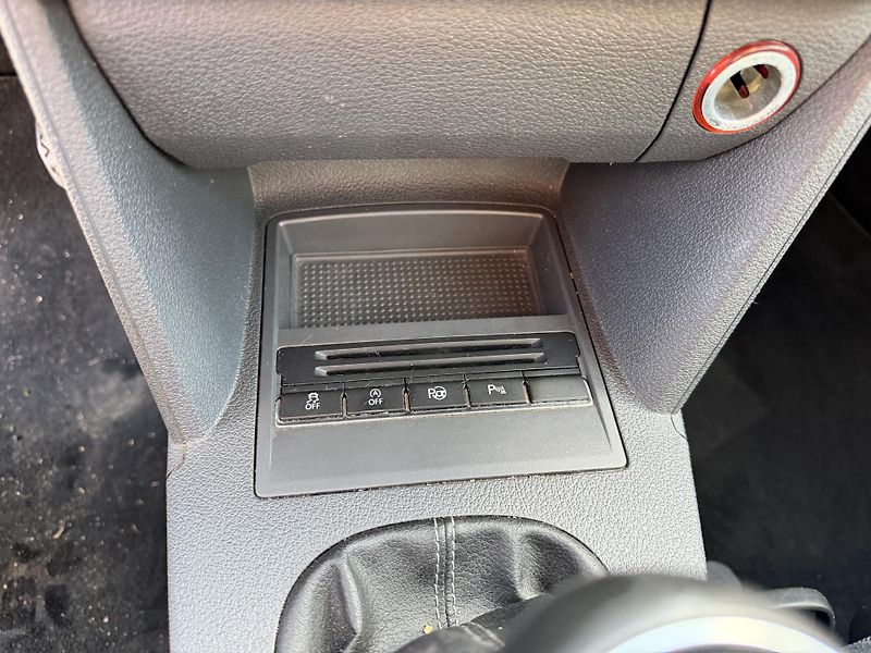 Volkswagen Touran 1,6 TDi/77kW - Webasto,TZ,... - fotka 26 z 60