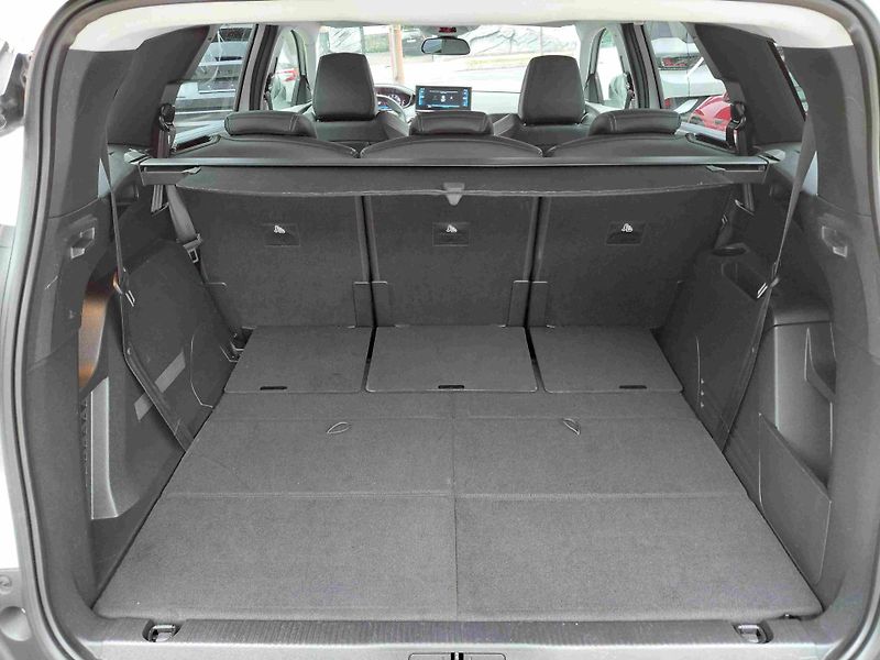 Peugeot 5008 1,2PT EAT8 ALLURE - fotka 17 z 21