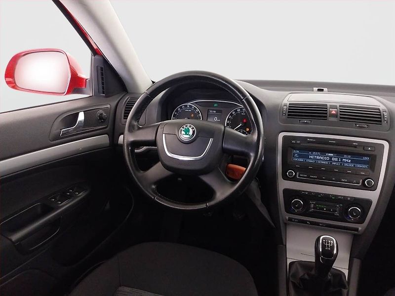 Škoda Octavia (2012) Elegance 1.6 TDI, po STK - fotka 7 z 17