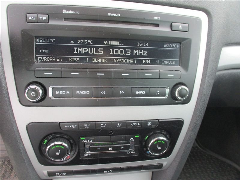 Škoda Octavia 1,6 TDI, aut. klima, servis - fotka 13 z 20