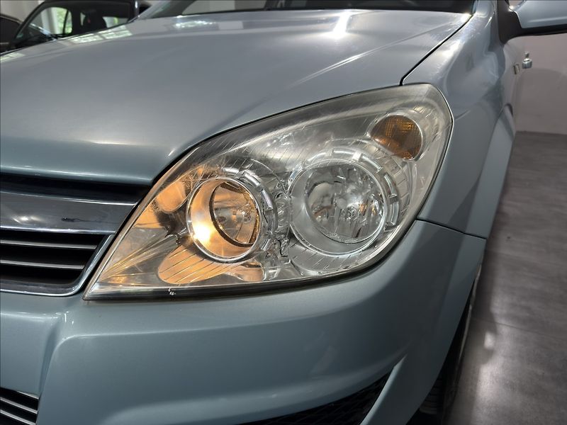 Opel Astra 1,6   i H KLIMATIZACE TEMPOMAT - fotka 30 z 36