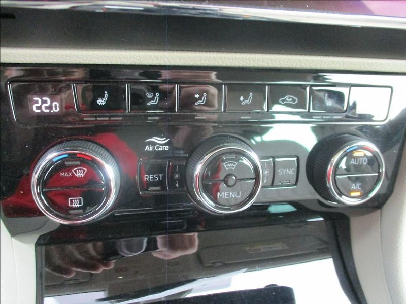 Škoda Superb 2,0 TDI, L&K,serv.historie,CZ - fotka 31 z 46