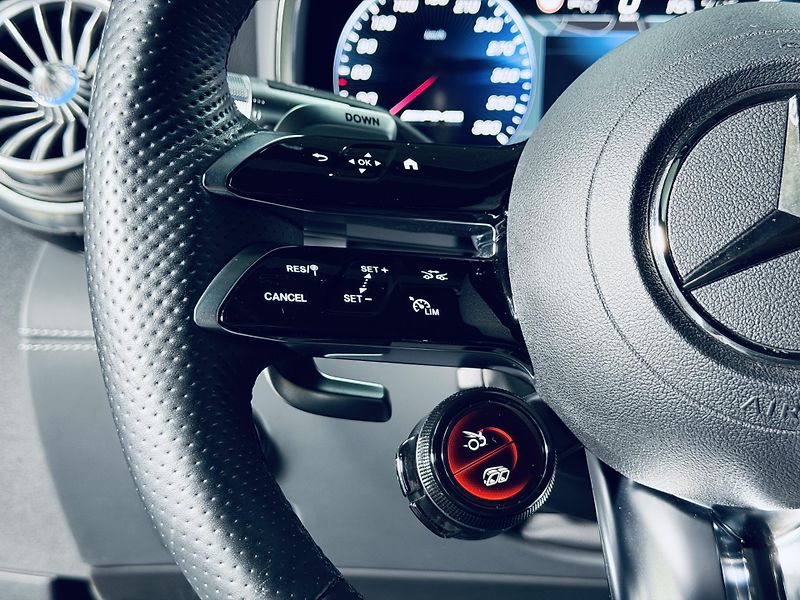 Mercedes-Benz SL (2024) AMG SL 63 4M+ Roadster Záruka - fotka 24 z 36