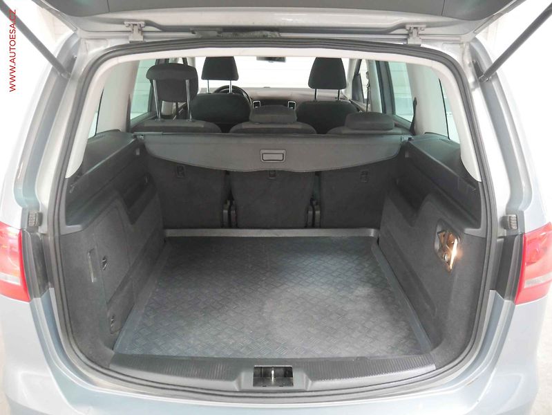 Volkswagen Sharan (2011) 2.0 TDi, AC, výhřev sed - fotka 7 z 20