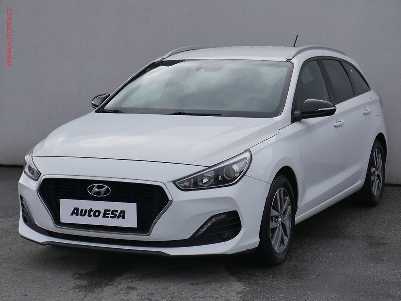 Hyundai i30 (2018) 1.4T-GDi, 2.maj,ČR, AC, park - fotka 3 z 21