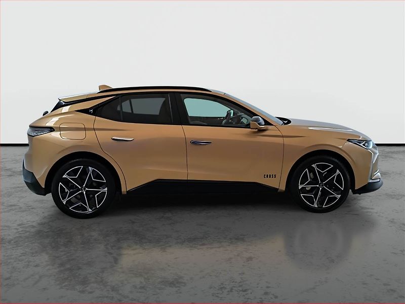 DS Automobiles DS4 (2022) Cross 1.6 PureTech - fotka 6 z 19
