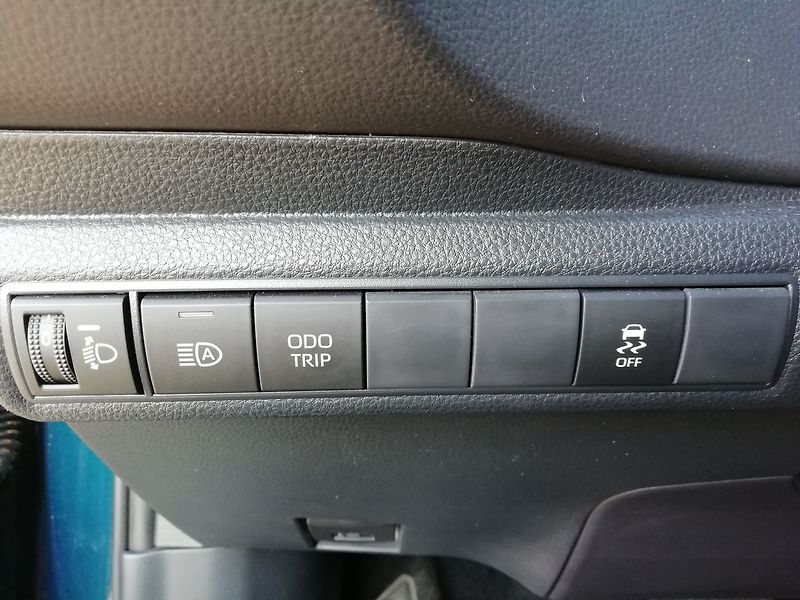 Toyota Corolla 1,8 HEV e-CVT Style - fotka 18 z 21