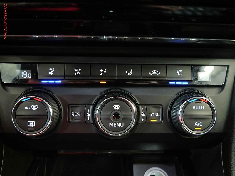 Škoda Superb (2015) 2.0TDi 4x4, ČR, L&K, DSG - fotka 16 z 19