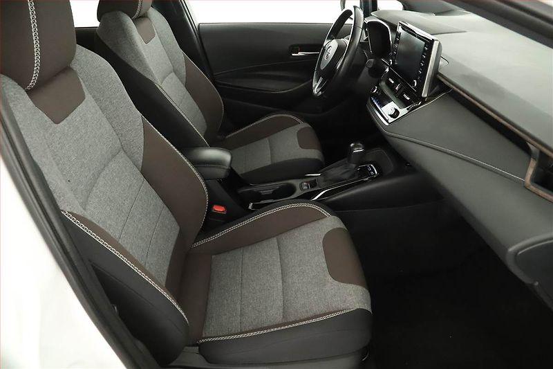 Toyota Corolla (2021) 1.8 Hybrid - fotka 7 z 16