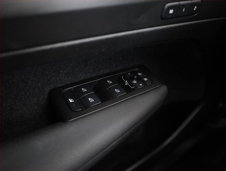 Volvo XC40 (2021) B4 - fotka 15 z 17
