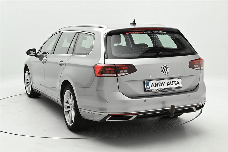 Volkswagen Passat 2,0 TDI 140 kW DSG ELEGANCE Zá - fotka 7 z 32