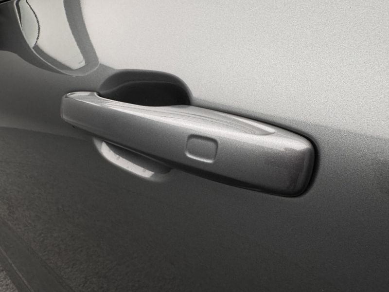 Volvo XC60 T8 AWD RECHARGE R-DESIGN AUT - fotka 17 z 51