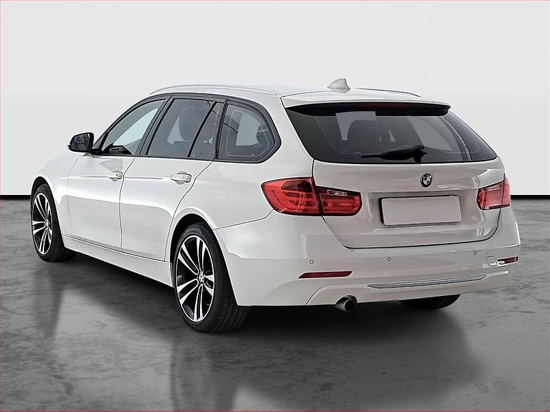 BMW Řada 3 (2014) 320 d xDrive, 4X4, Automat - fotka 4 z 23