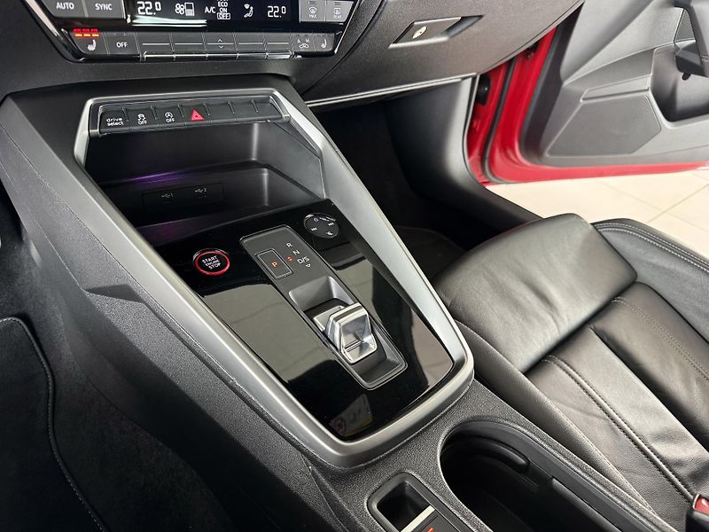 Audi S3 2,0TFSI Quattro*228kW*Head-Up - fotka 24 z 36