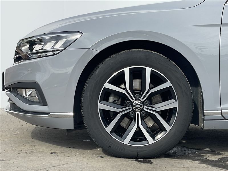 Volkswagen Passat Variant 1,5 TSI DSG Elegance ACC - fotka 19 z 23